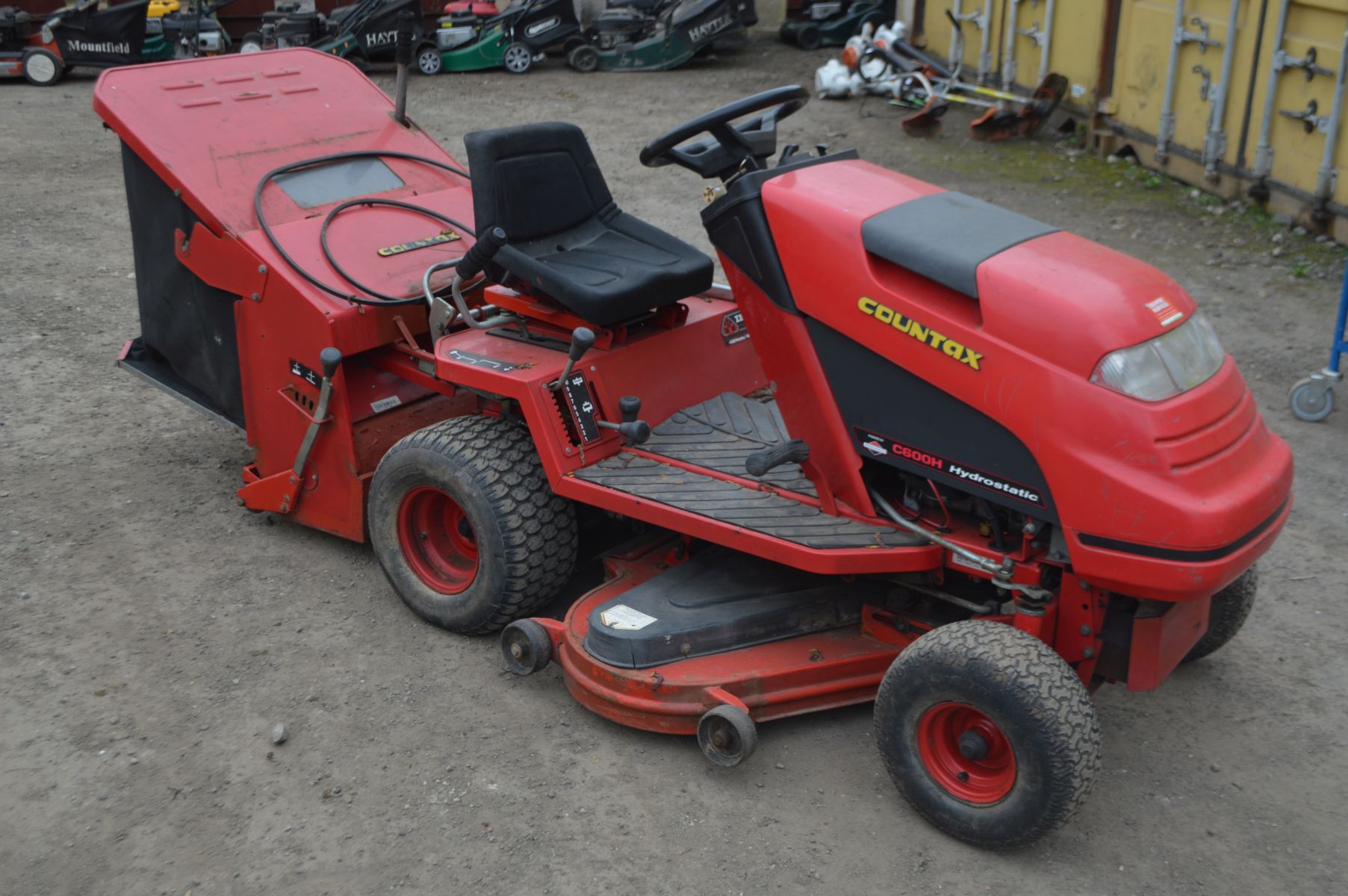 A COUNTAX HYDROSTATIC C600H RIDE ON LAWNMOWER, with a briggs and Stratton engine (key) - Image 2 of 7