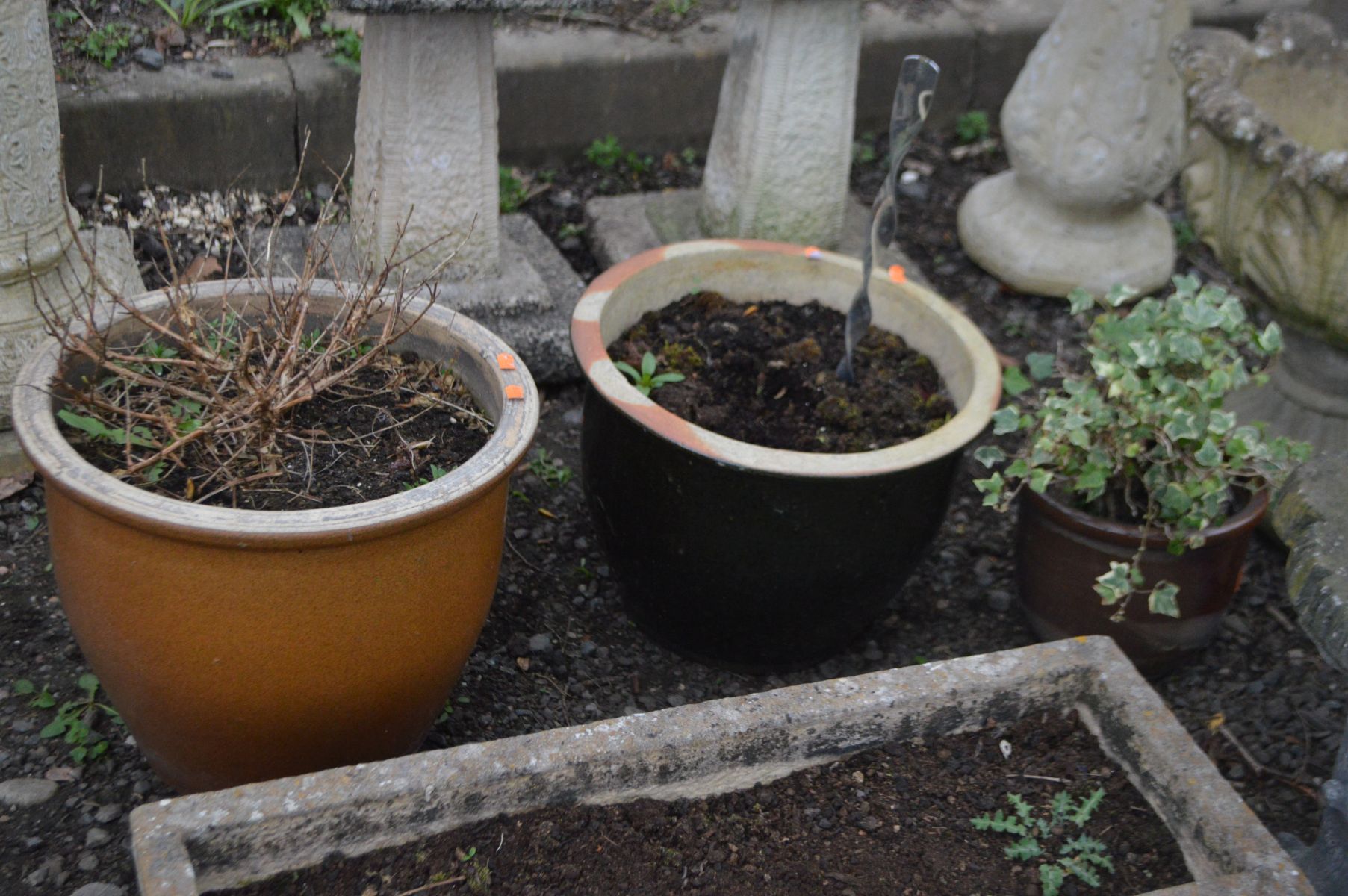 SEVEN VARIOUS PLANTERS, to include an acanthus planter, an octagonal planter, diameter 40cm x height - Image 4 of 4