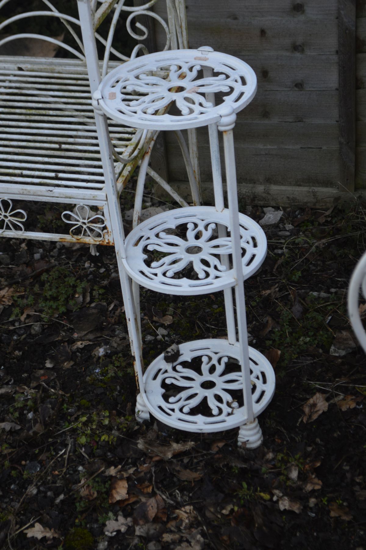 A WHITE PAINTED WROUGHT IRON GARDEN BENCH with an arched overhanging top, width 110cm x depth 51cm x - Image 3 of 3