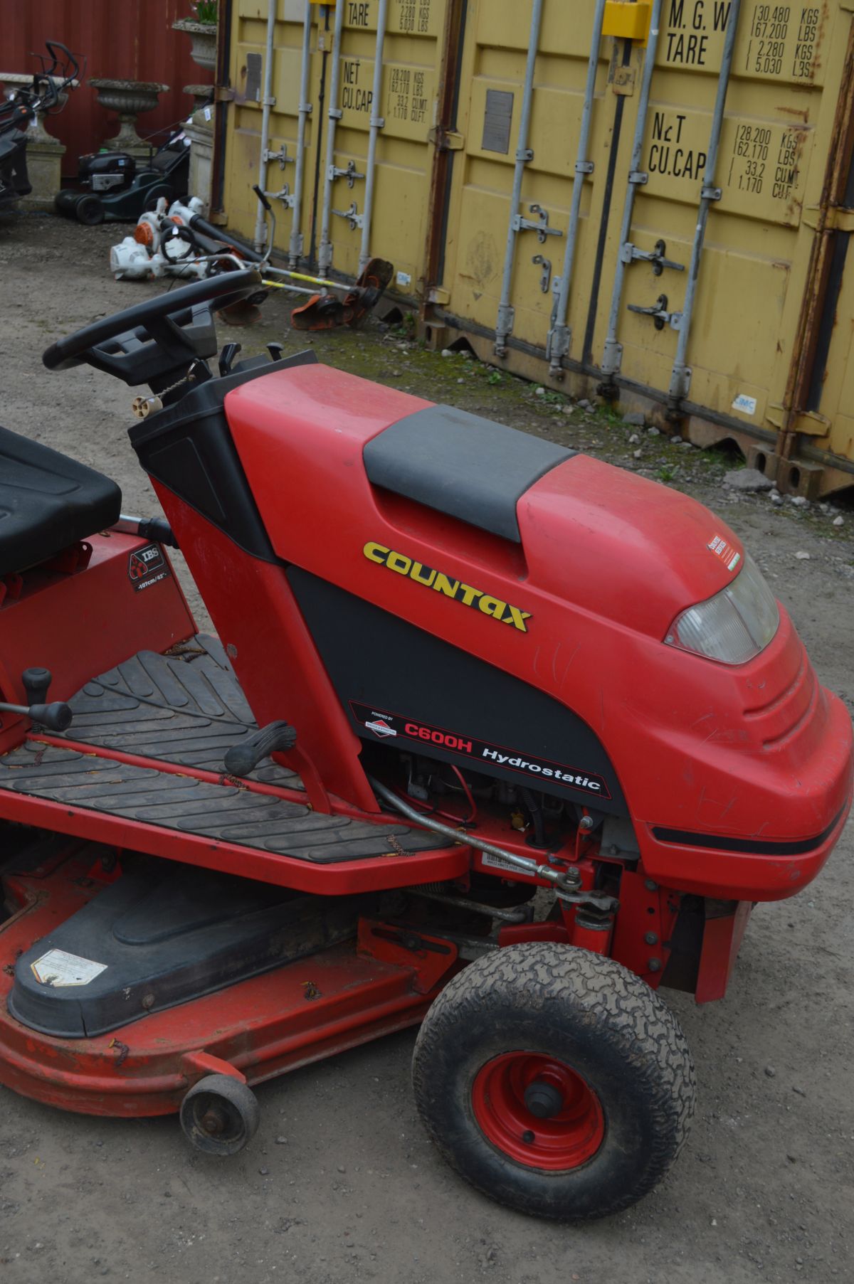 A COUNTAX HYDROSTATIC C600H RIDE ON LAWNMOWER, with a briggs and Stratton engine (key) - Image 3 of 7