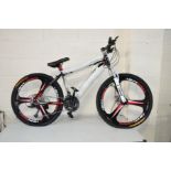 A BRAND NEW EXTREME XRM1 NAVAJO GENTS MOUNTAIN BIKE with 27 speed Shimano gears, Front fork