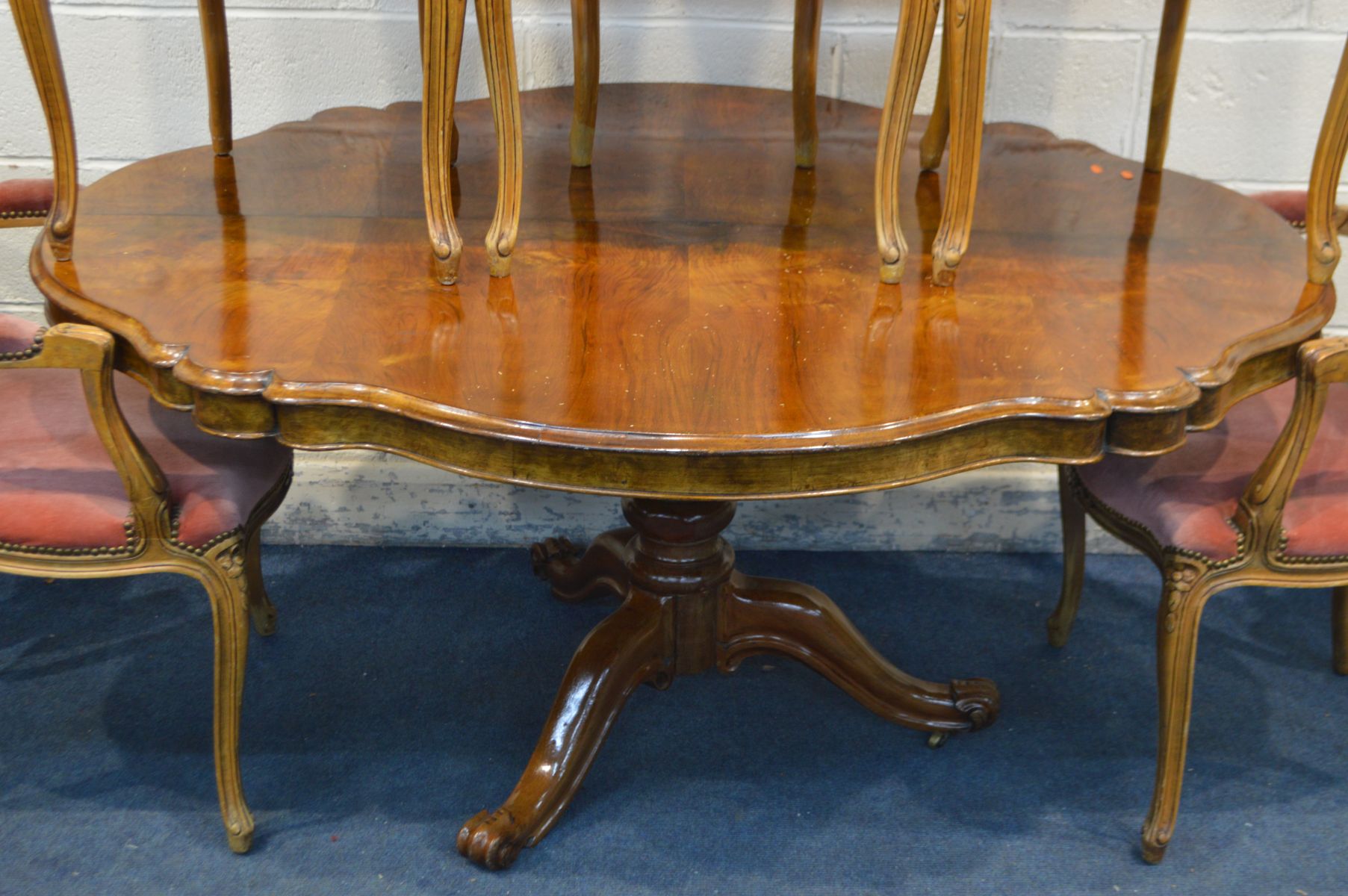 A REPRODUCTION WALNUT BREAKFAST PEDESTAL TABLE, length 153cm x depth 115cm x height 75cm (faulty - Image 4 of 4