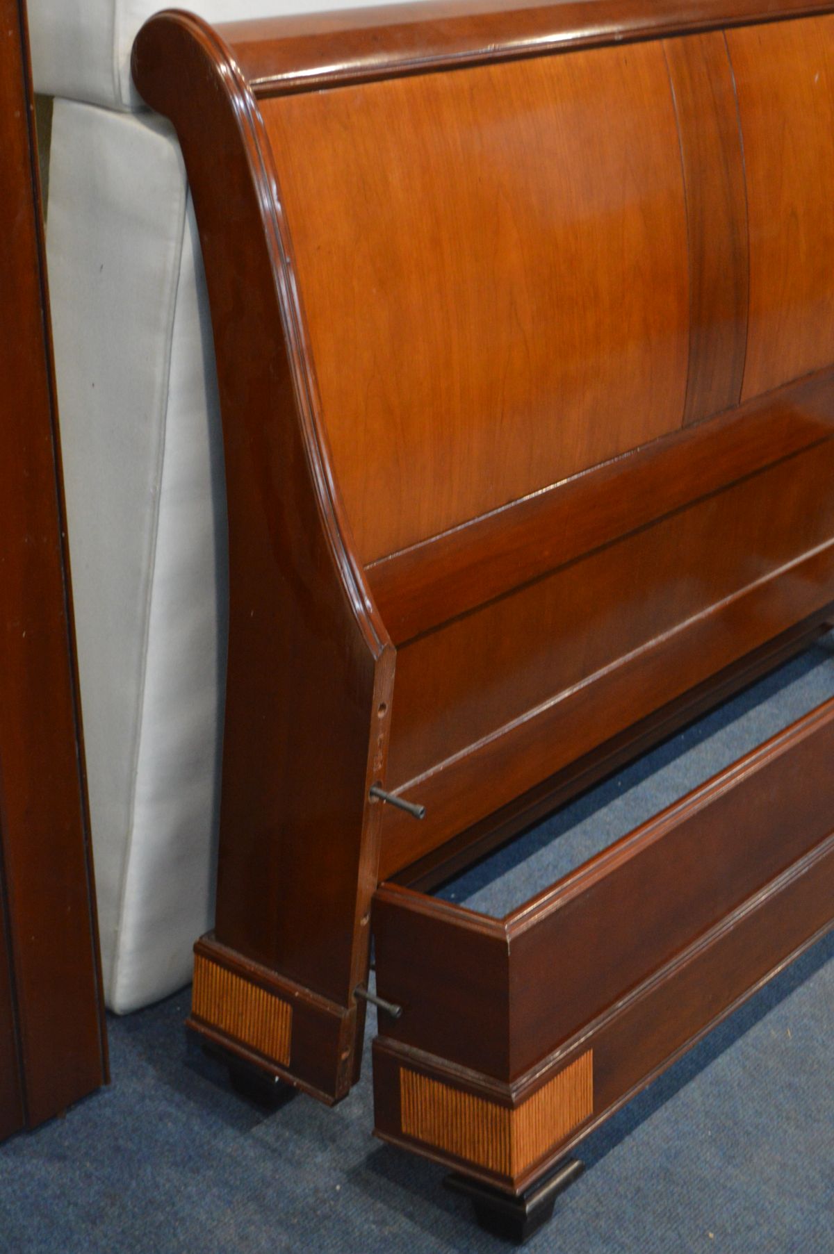 AN 'AND SO TO BED, LONDON' CHERRYWOOD 5FT SLEIGH BEDSTEAD, with side rails, supports, platform - Image 3 of 6
