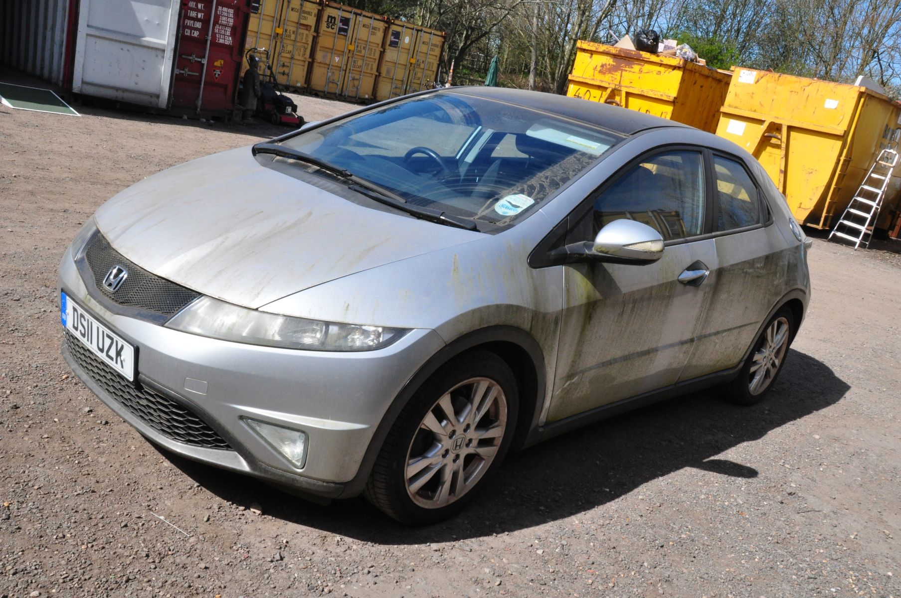 A 2011 HONDA CIVIC ES I-VTEC FIVE DOOR HATCHBACK CAR in Silver, First Registered 13/07/2011 under - Image 3 of 13