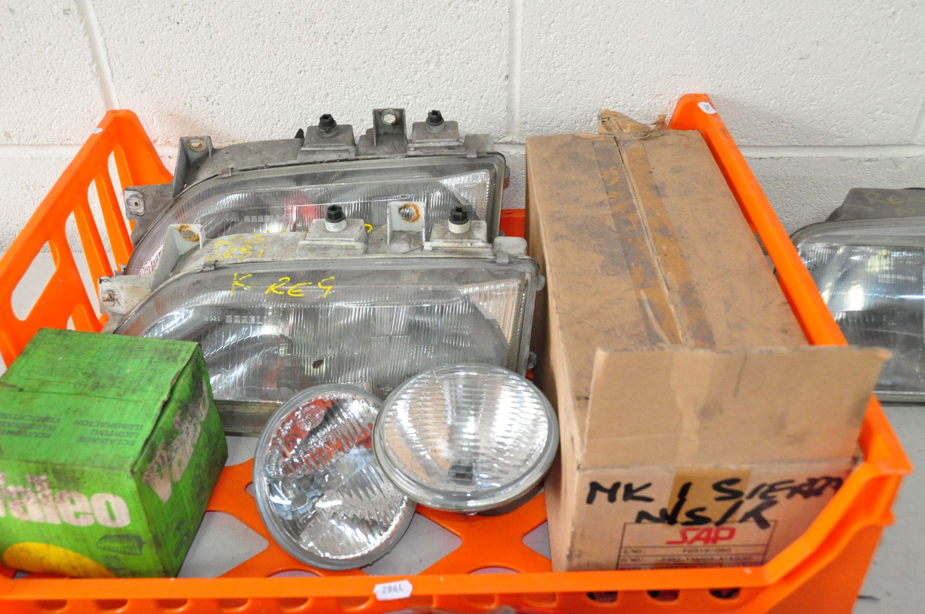 A TRAY CONTAINING VINTAGE CAR HEAD AND TAIL LIGHTS including a brand new old stock SAP Ford Sierra - Image 3 of 5