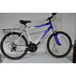 AN APOLLO XC26 GENTS MOUNTAIN BIKE with 21ins frame, 18 speed Shimano gears, bike rack,