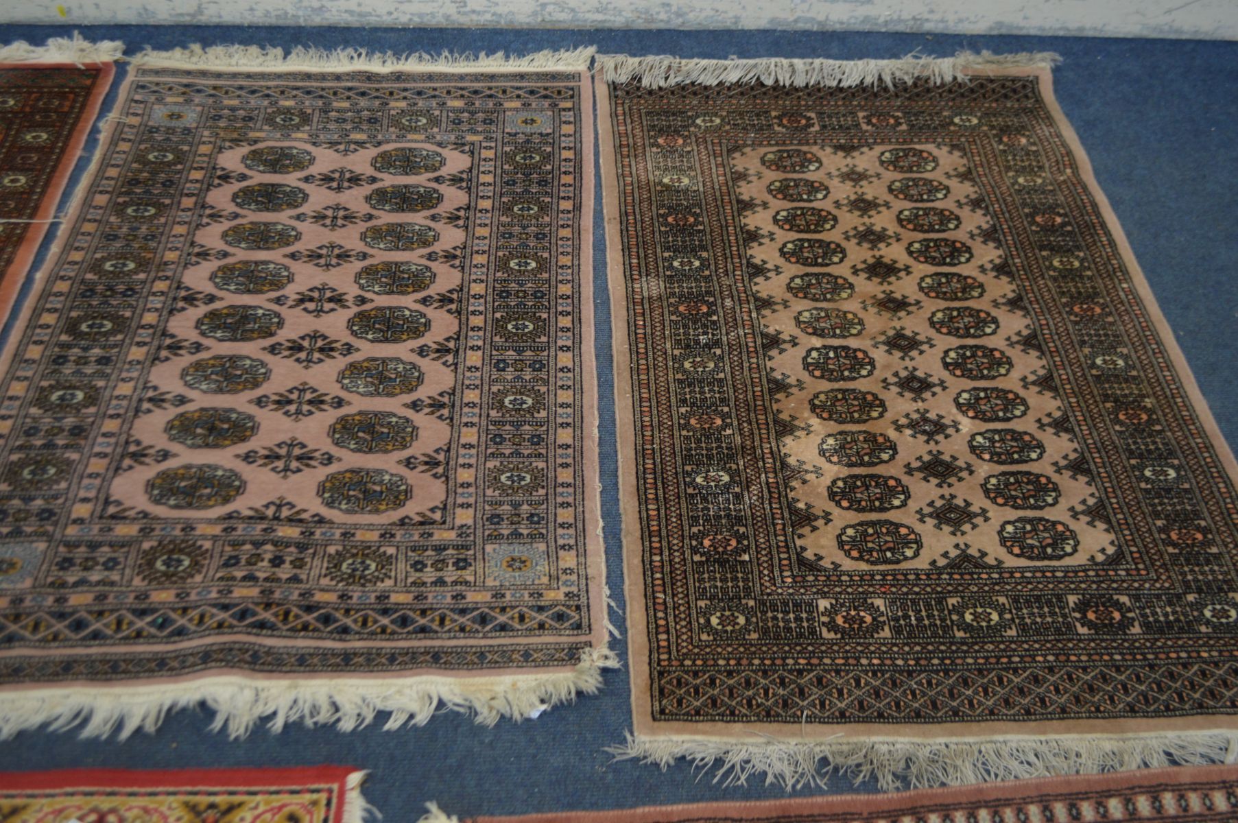 FIVE VARIOUS SIZED TEKKE RUGS, largest rug size 150cm x 99cm, and another rug (6) - Image 3 of 5