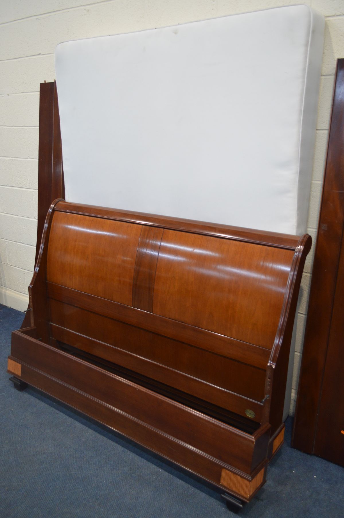AN 'AND SO TO BED, LONDON' CHERRYWOOD 5FT SLEIGH BEDSTEAD, with side rails, supports, platform - Image 5 of 6