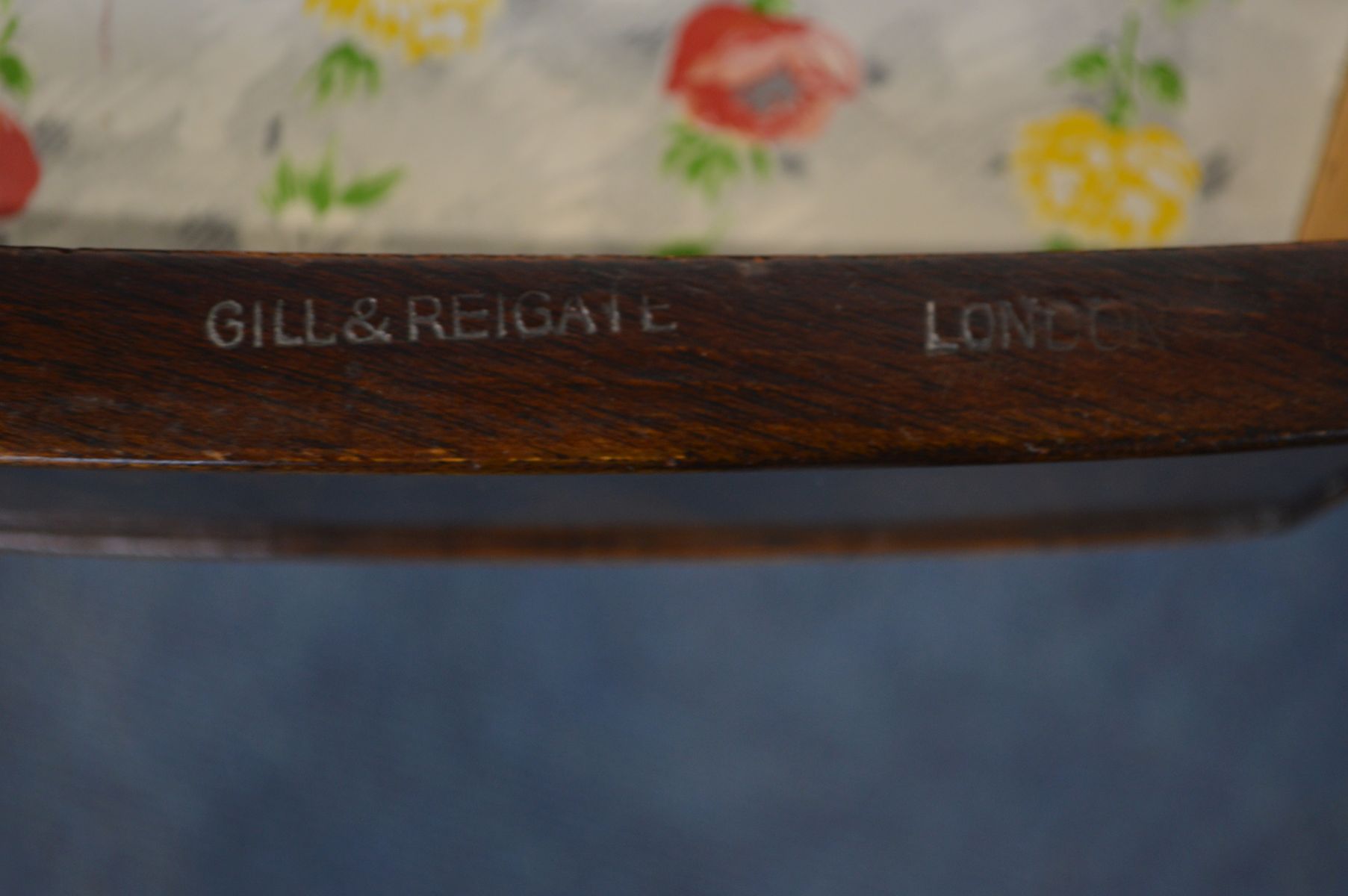 A GILL AND REIGATE OF LONDON MAHOGANY BOW FRONT SIDEBOARD/SERVING TABLE, with a single frieze - Image 5 of 5