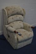 A HSL FLORAL UPHOLSTERED ELECTRIC RISE AND RECLINE ARMCHAIR (PAT pass and working)