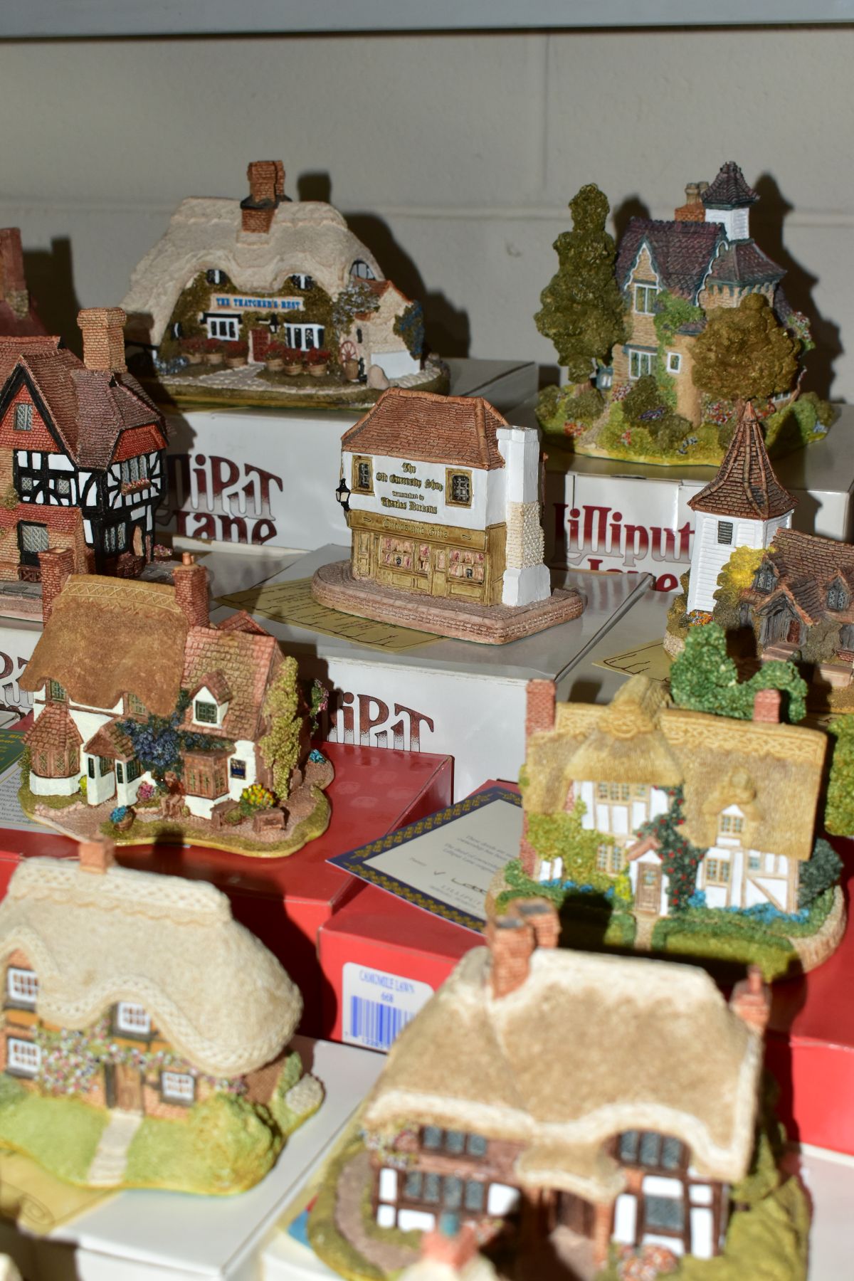 THIRTY THREE BOXED LILLIPUT LANE SCULPTURES FROM SOUTH EAST AND SOUTH WEST COLLECTIONS, all with - Bild 19 aus 22