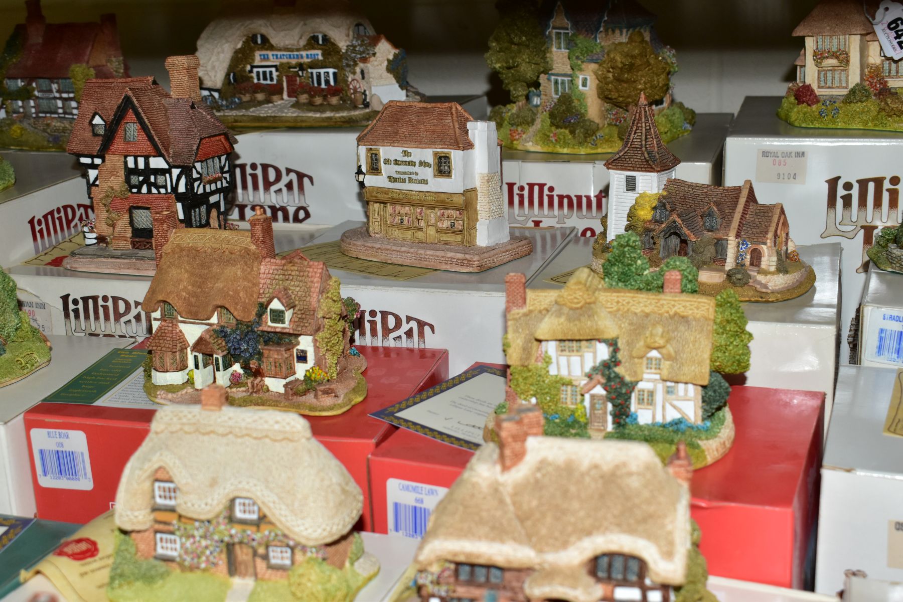 THIRTY THREE BOXED LILLIPUT LANE SCULPTURES FROM SOUTH EAST AND SOUTH WEST COLLECTIONS, all with - Bild 9 aus 22