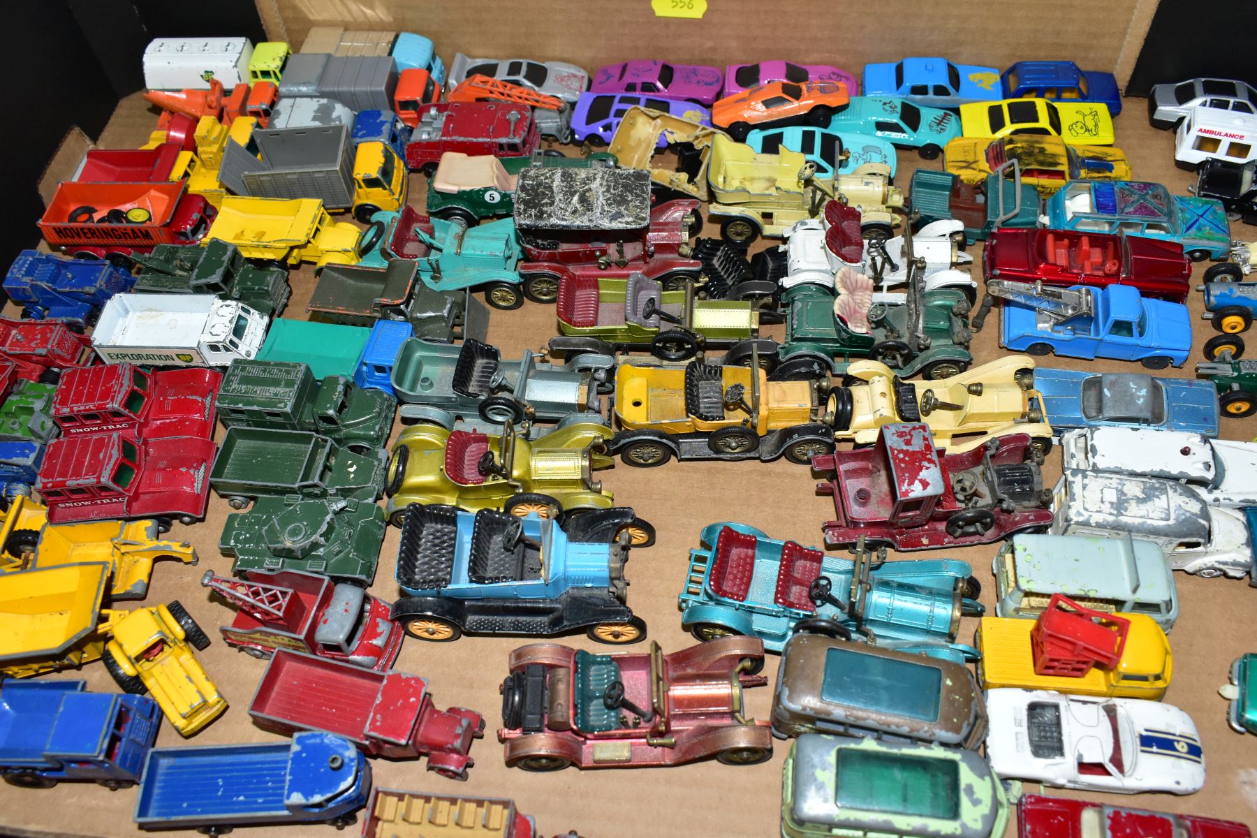 A QUANTITY OF UNBOXED AND ASSORTED PLAYWORN DIECAST VEHICLES, to include spot-on Morris 1100 No 262, - Bild 7 aus 10