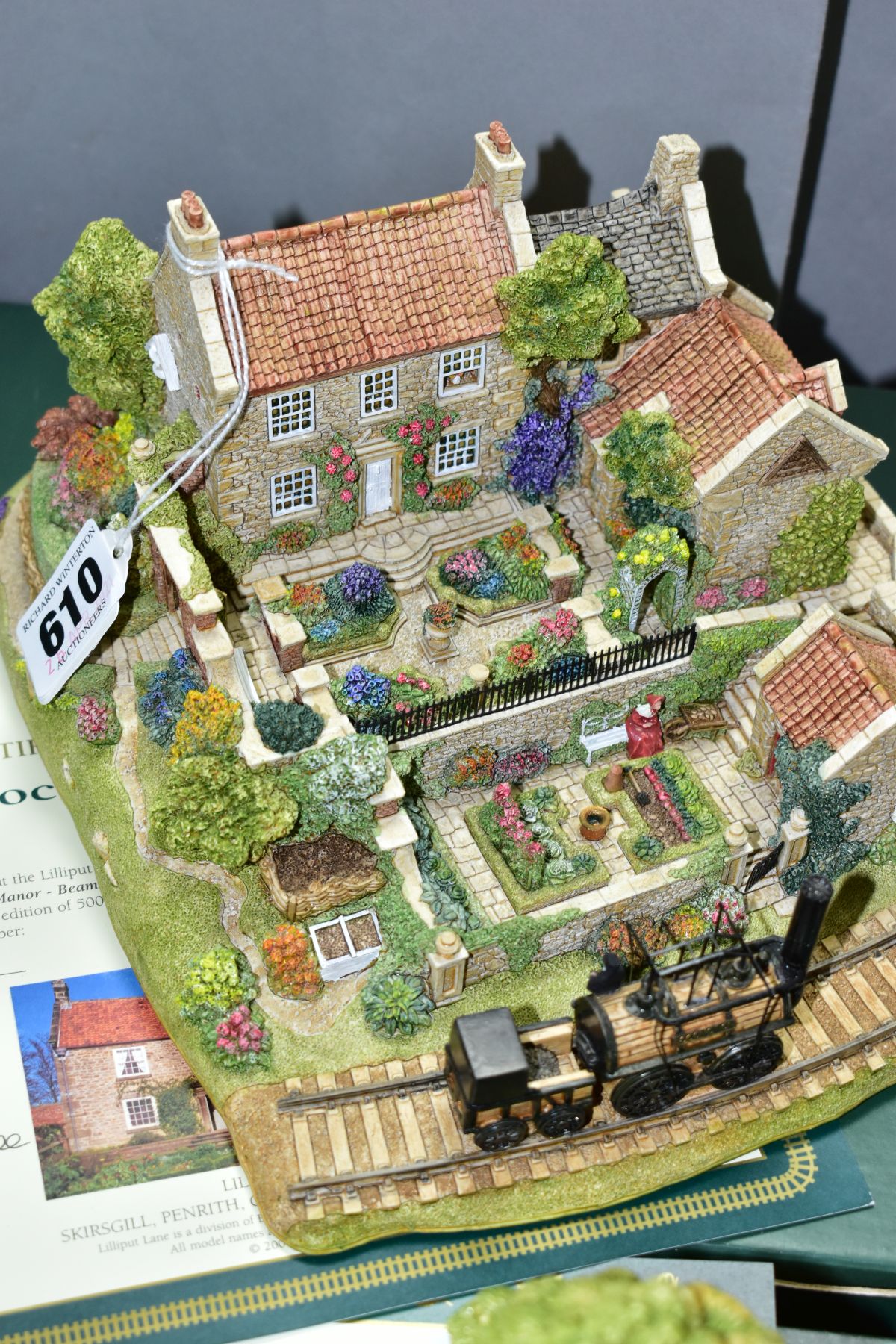 TWO BOXED LIMITED EDITION LILLIPUT LANE SCULPTURES, 'Pockerley Manor Beamish' L2432, No 487/500, - Bild 11 aus 12