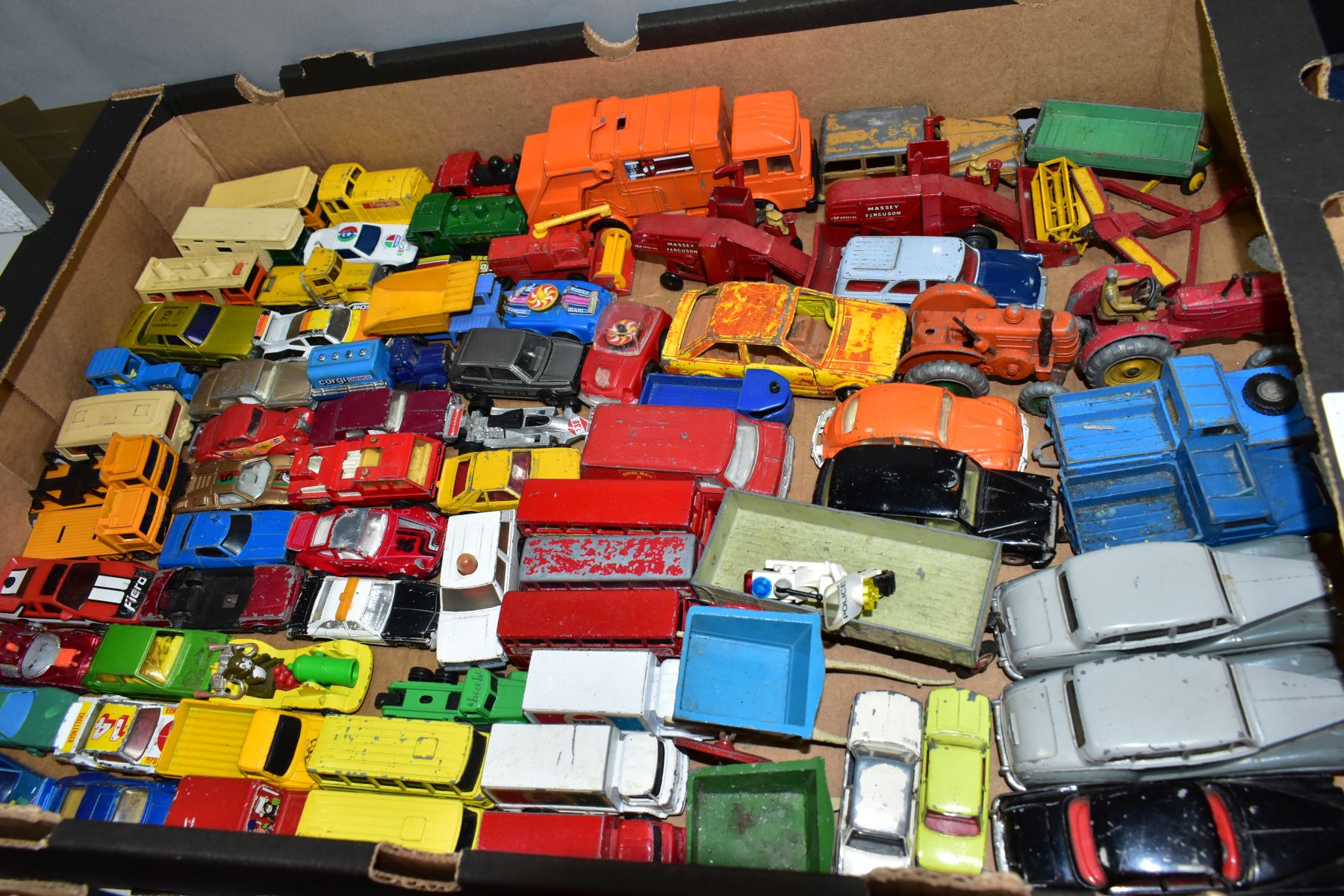 A QUANTITY OF UNBOXED AND ASSORTED PLAYWORN DIECAST VEHICLES, to include Dinky Toys Field Marshall - Image 6 of 12