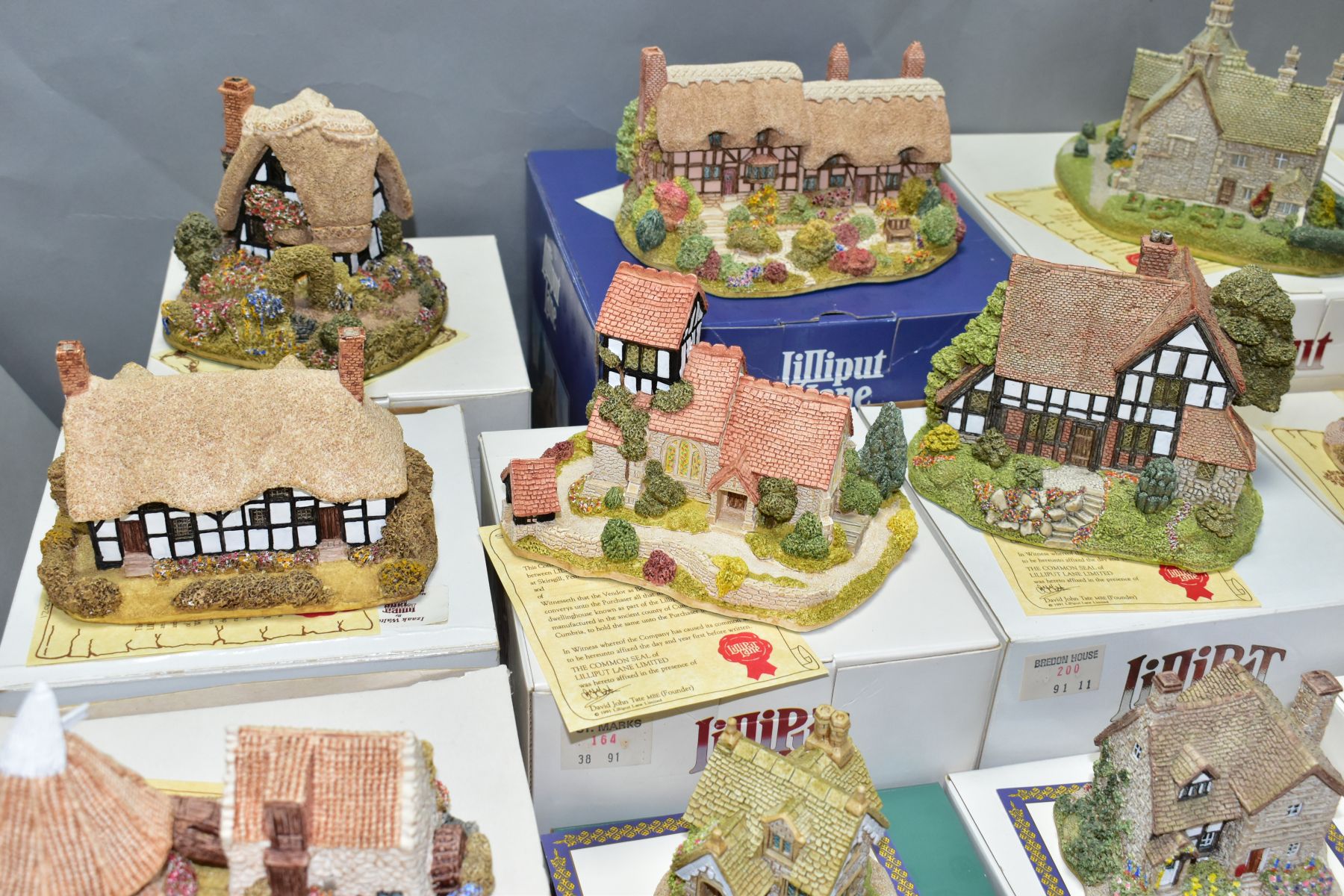 TWENTY SIX BOXED LILLIPUT LANE SCULPTURES, all with deeds, comprising twenty two from Midlands - Bild 7 aus 11