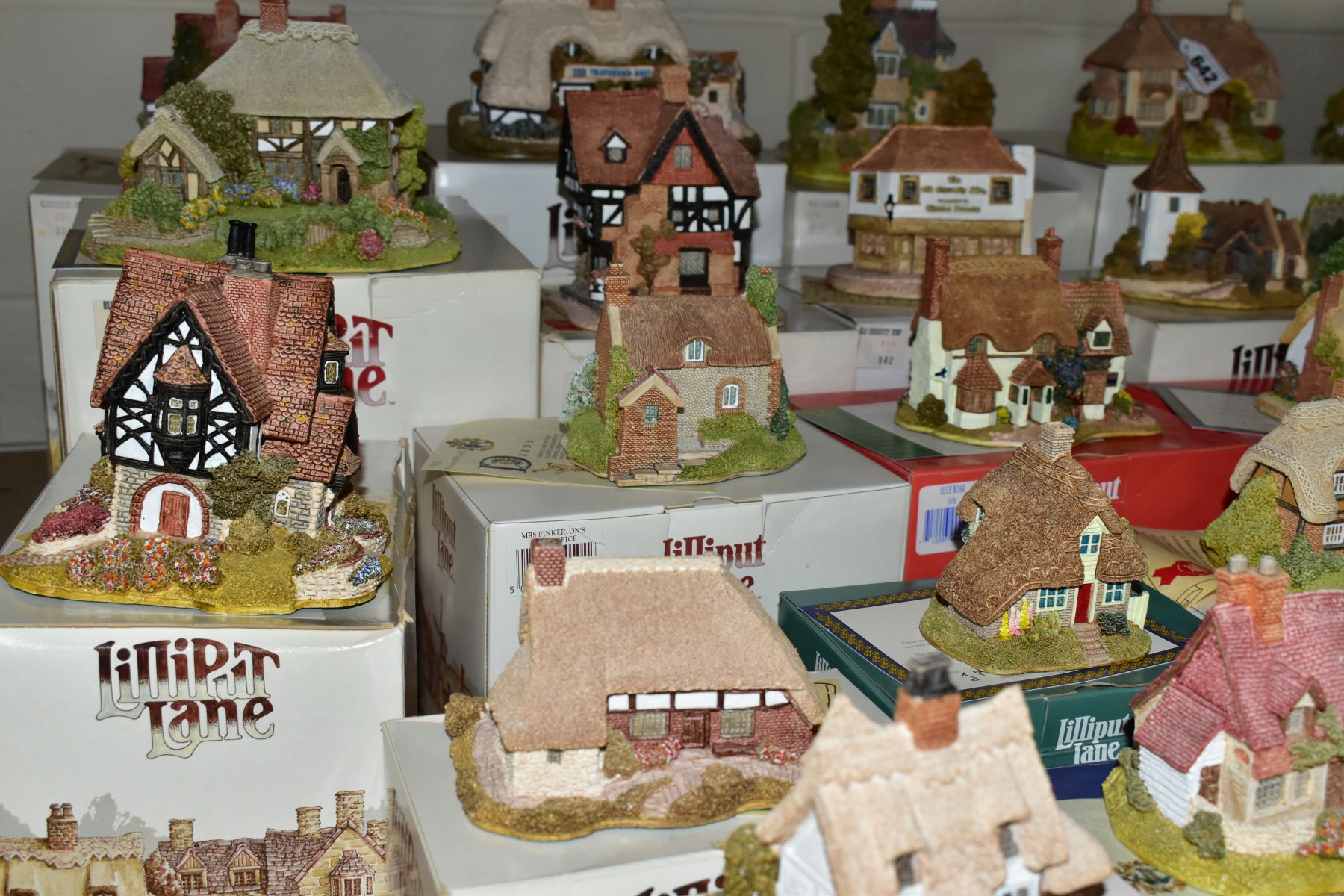 THIRTY THREE BOXED LILLIPUT LANE SCULPTURES FROM SOUTH EAST AND SOUTH WEST COLLECTIONS, all with - Bild 5 aus 22
