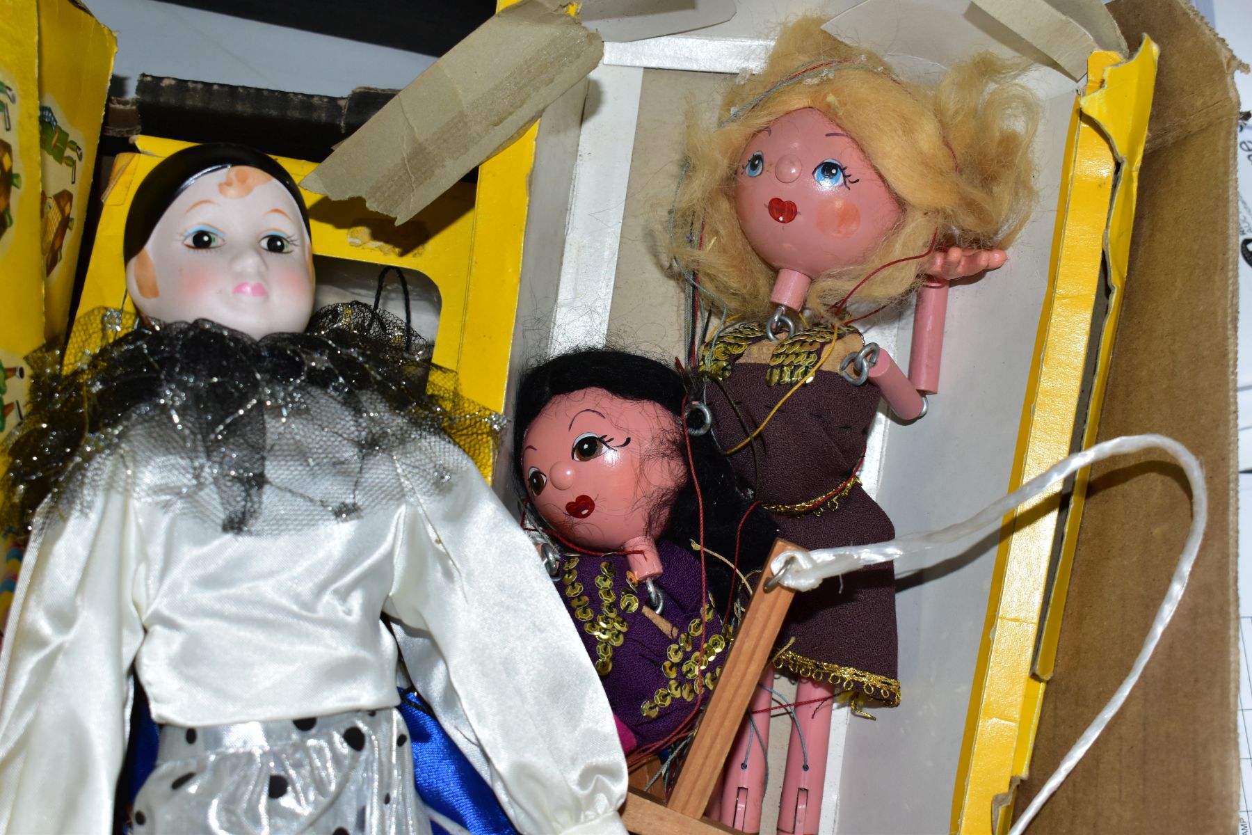 A QUANTITY OF BOXED PELHAM PUPPETS, all appear complete but have been re-dressed in different - Bild 5 aus 7