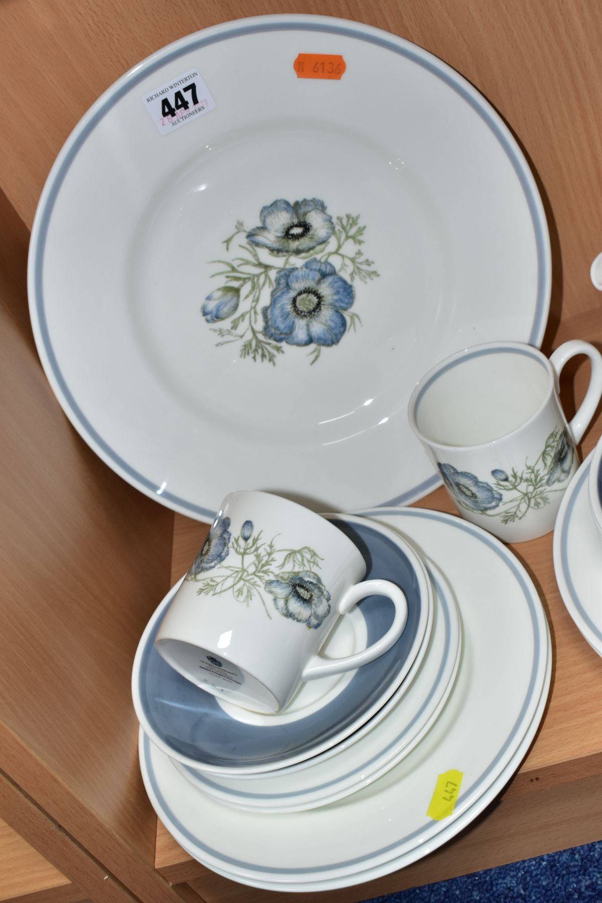 SUSIE COOPER DESIGN FOR WEDGWOOD, 'GLEN MIST' TEASET, comprising two 27.5cm plates, six 20cm plates, - Image 5 of 7