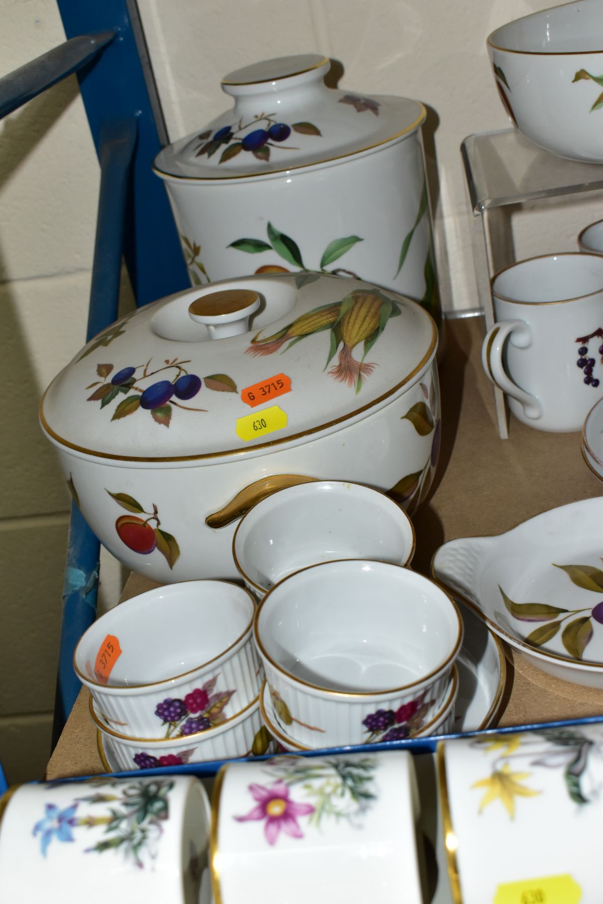 ROYAL WORCESTER CERAMICS, to include 'Evesham' biscuit barrel, casserole dish, Ramekins, shallow - Image 4 of 6