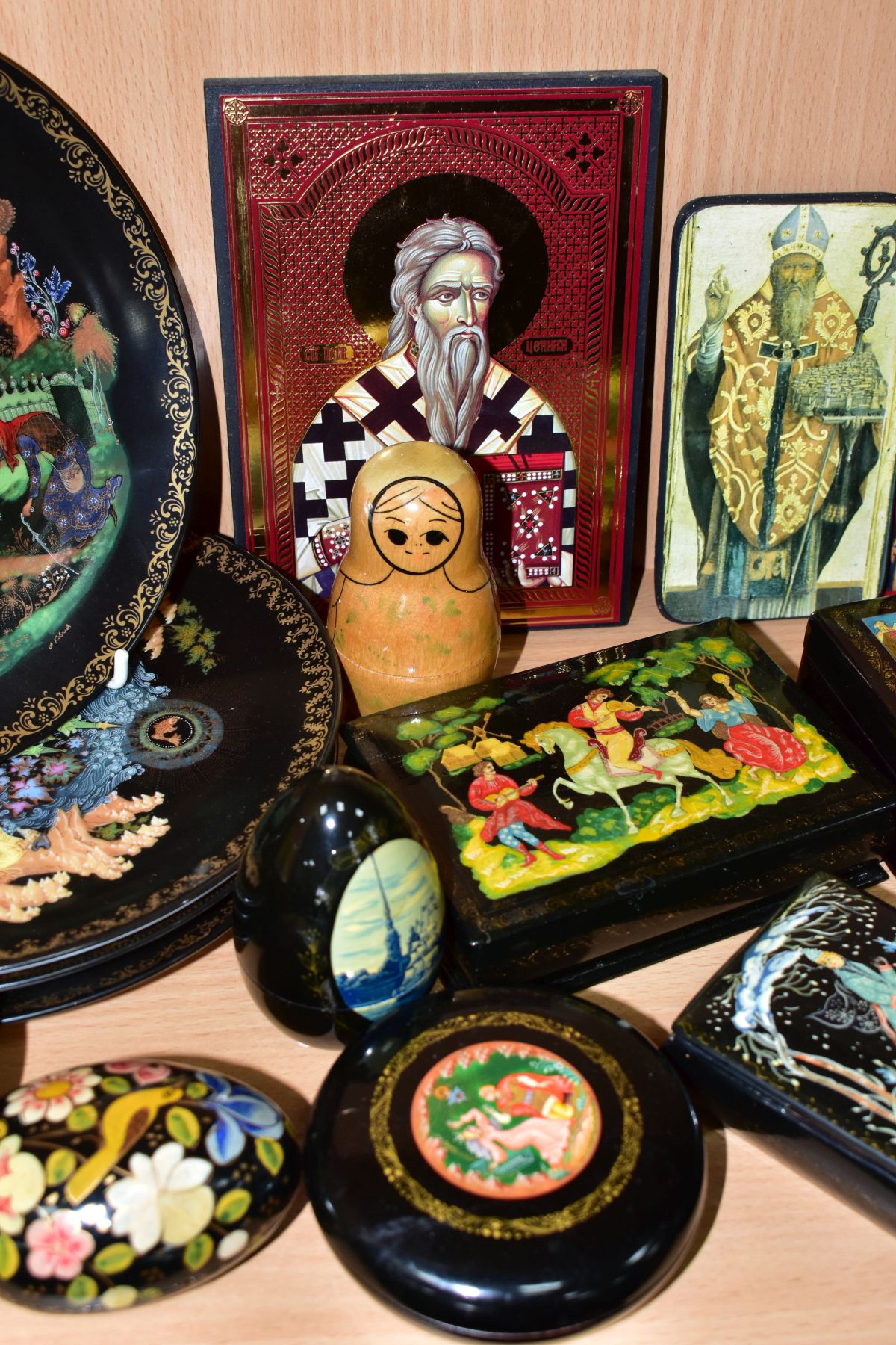 A SMALL COLLECTION OF DECORATIVE RUSSIAN ITEMS, including a set of four modern collectors plates, - Image 2 of 13