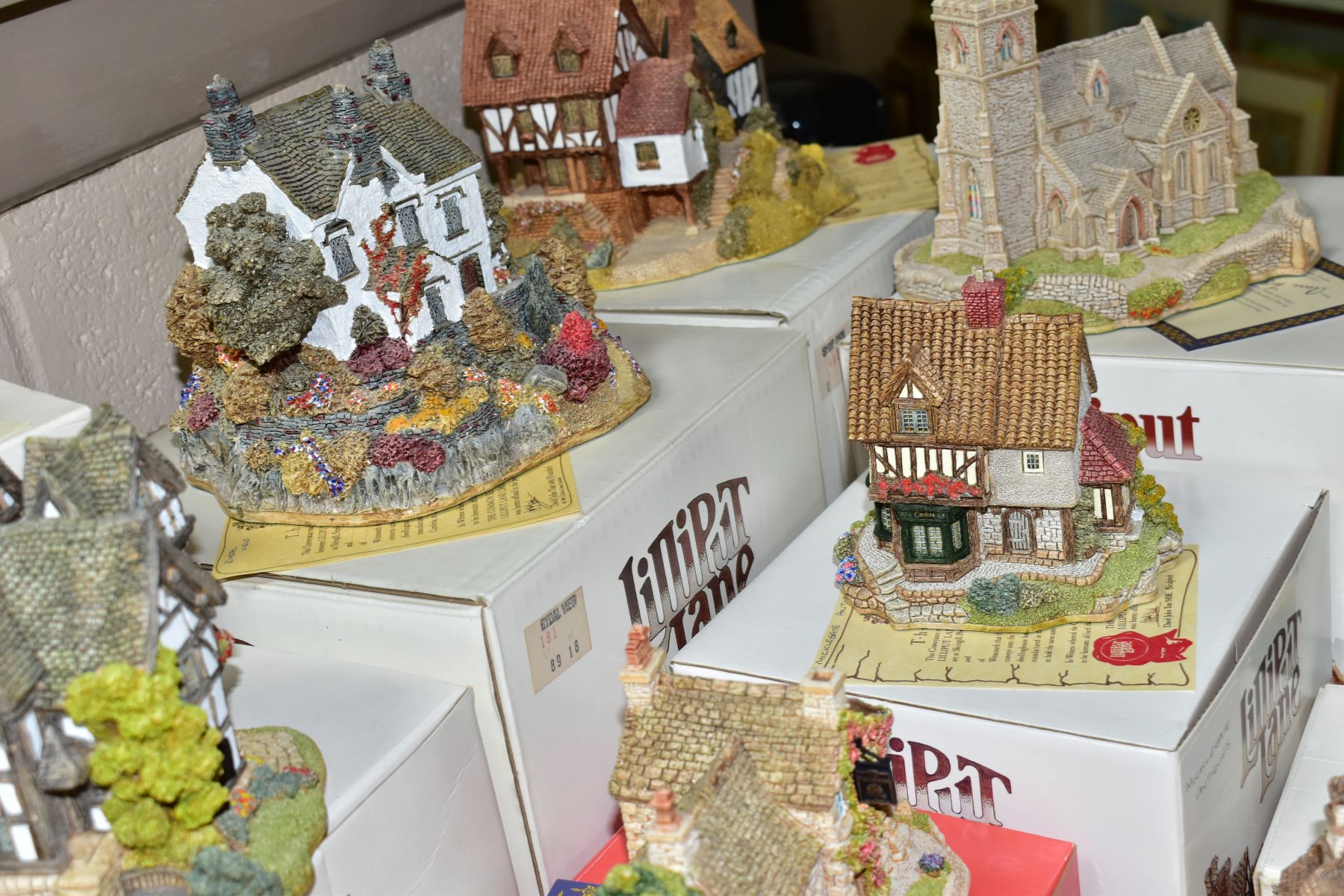 TWENTY THREE BOXED LILLIPUT LANE SCULPTURES FROM THE BRITISH AND NORTH COLLECTIONS, all with - Bild 8 aus 13