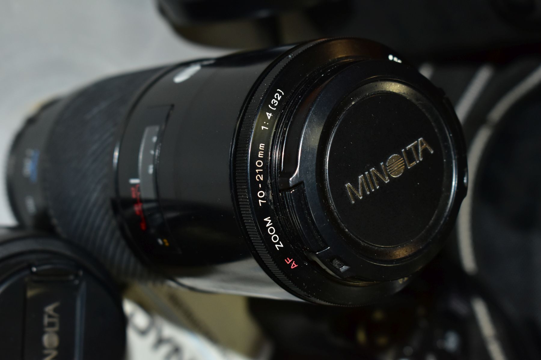 PHOTOGRAPHIC EQUIPMENT comprising a Minolta Dynax 300SI camera body, Minolta 35-70 zoom lens, - Image 3 of 9