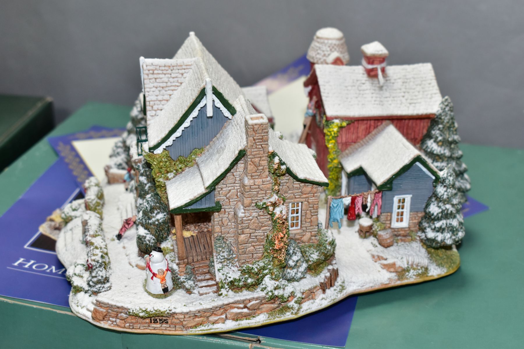 A BOXED LIMITED EDITION LILLIPUT LANE SCULPTURE, 'Home for The Holidays' from Christmas In America - Bild 3 aus 5