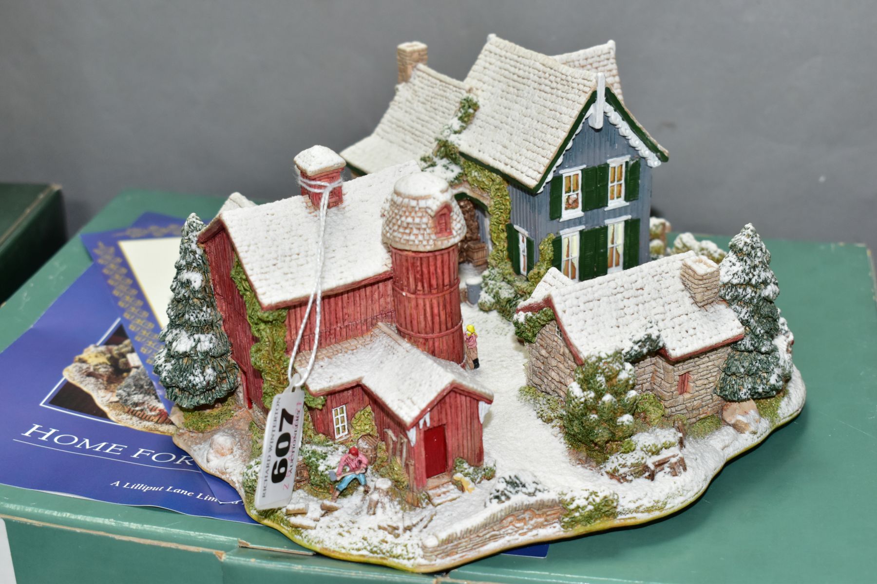 A BOXED LIMITED EDITION LILLIPUT LANE SCULPTURE, 'Home for The Holidays' from Christmas In America - Bild 5 aus 5