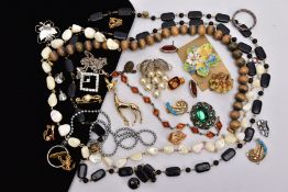 A BOX OF ASSORTED COSTUME JEWELLERY, to include a silver amber line bracelet, set with lozenge