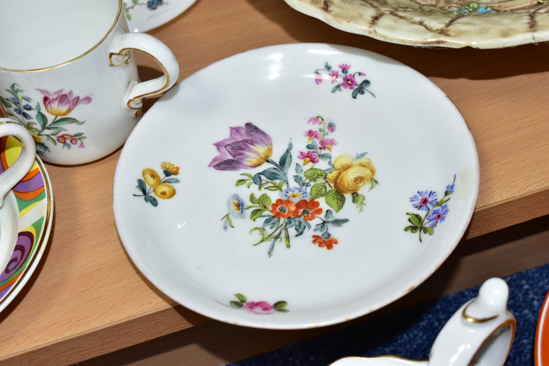 A GROUP OF CERAMICS, to include various cabinet cups and saucers (Dresden, Copeland China, - Image 16 of 16