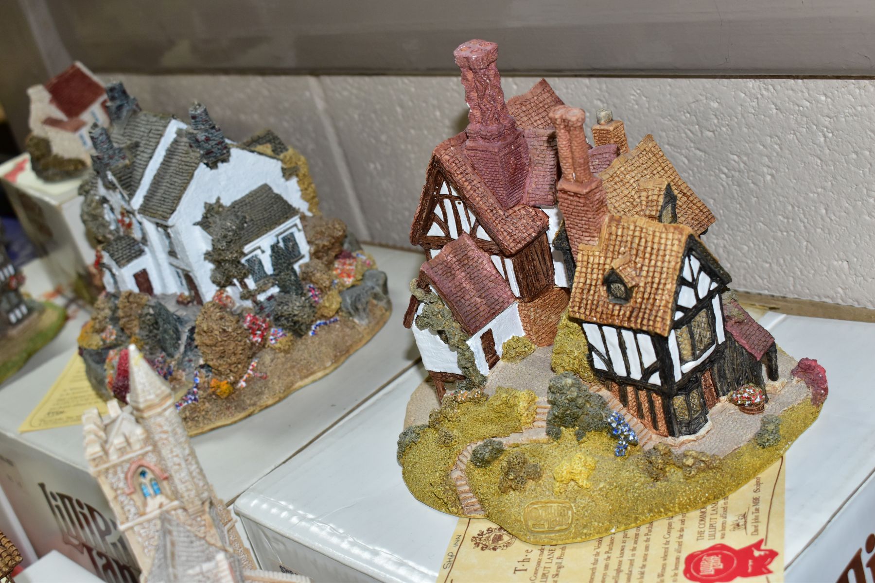 TWENTY THREE BOXED LILLIPUT LANE SCULPTURES FROM THE BRITISH AND NORTH COLLECTIONS, all with - Bild 10 aus 13