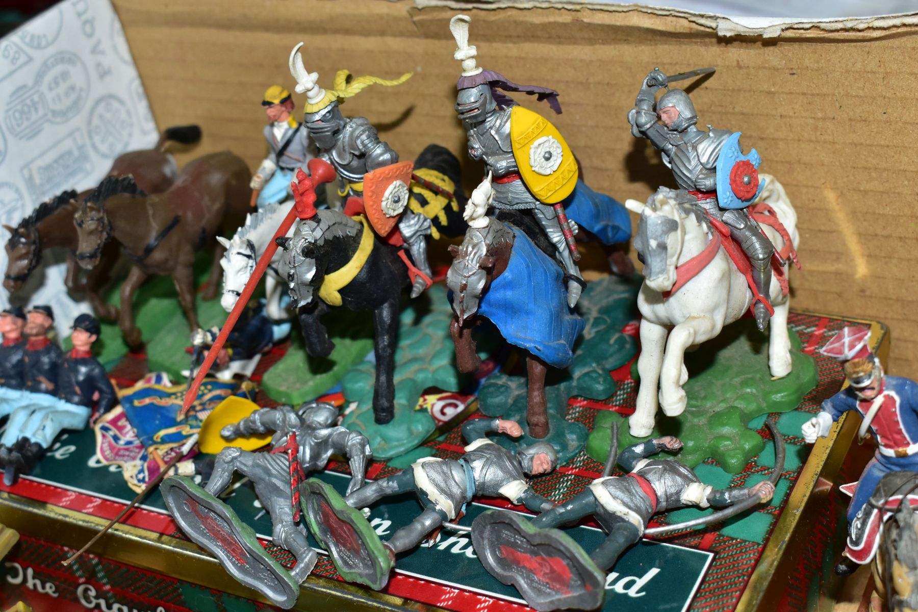 A QUANTITY OF ASSORTED BRITAINS SWOPPET 15TH CENTURY KNIGHTS, to include mounted charging No. 1451 - Image 2 of 11
