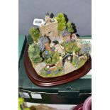 A BOXED LIMITED EDITION LILLIPUT LANE SCULPTURE CELEBRATING THE MILLENNIUM, 'The Millennium Gate'