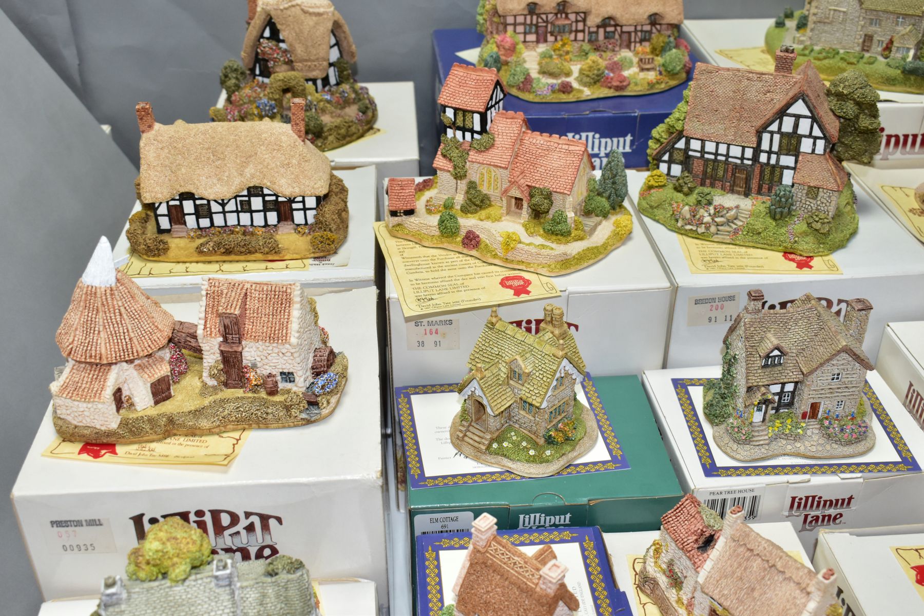 TWENTY SIX BOXED LILLIPUT LANE SCULPTURES, all with deeds, comprising twenty two from Midlands - Bild 5 aus 11