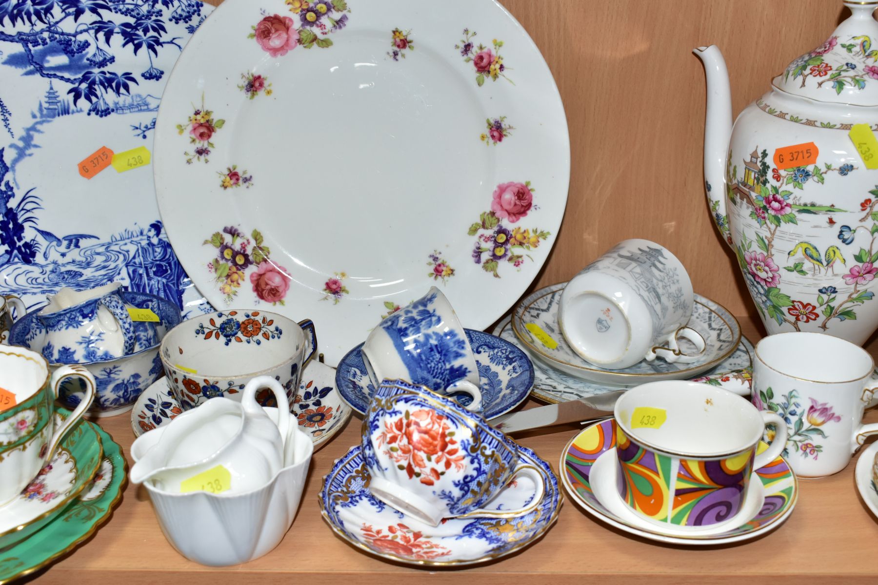 A GROUP OF CERAMICS, to include various cabinet cups and saucers (Dresden, Copeland China, - Image 3 of 16
