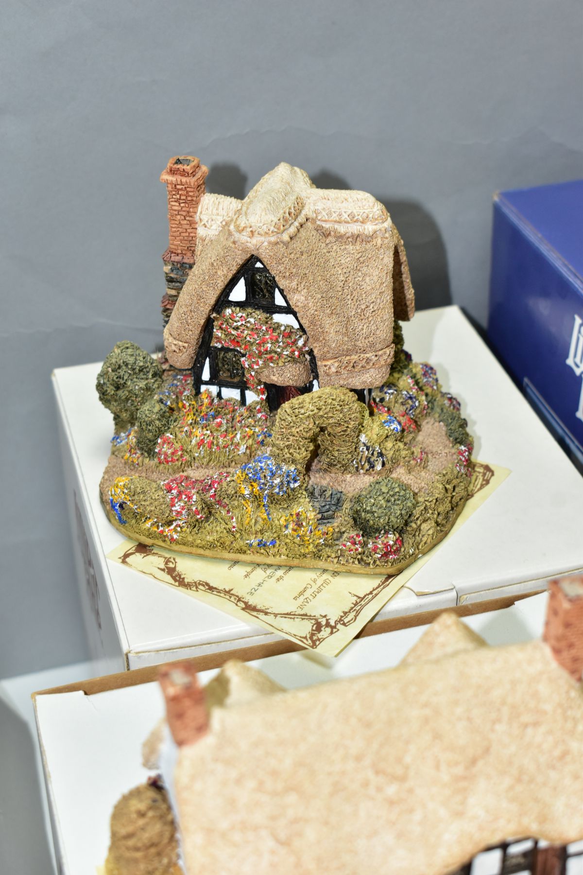 TWENTY SIX BOXED LILLIPUT LANE SCULPTURES, all with deeds, comprising twenty two from Midlands - Bild 8 aus 11