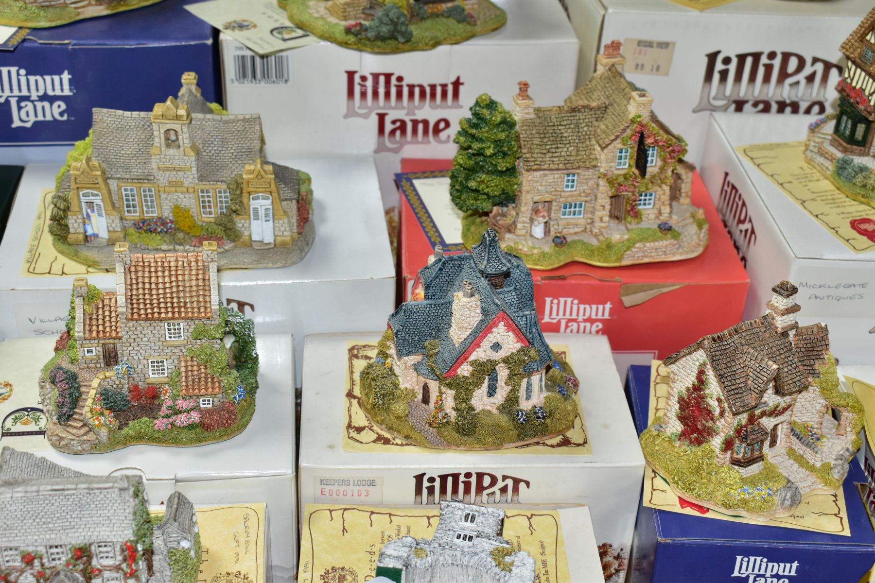 TWENTY THREE BOXED LILLIPUT LANE SCULPTURES FROM THE BRITISH AND NORTH COLLECTIONS, all with - Bild 7 aus 13