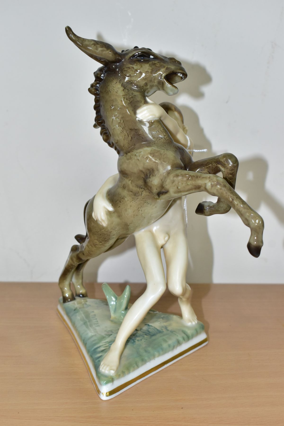 A 20TH CENTURY SELB HUTSCHENREUTHER FIGURE GROUP OF A DONKEY FOAL AND A SPRITE, on a triangular base - Bild 5 aus 9