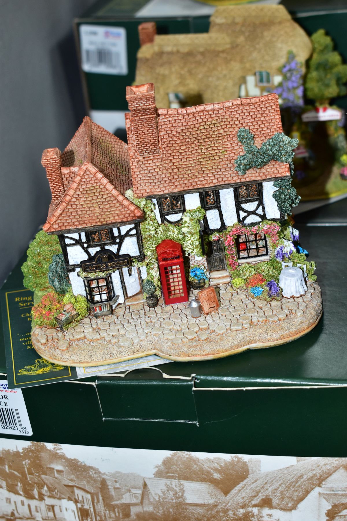 THIRTEEN BOXED LILLIPUT LANE ANNIVERSARY SCULPTURES, all with deeds, 'Cotman Cottage' 1993, ' - Bild 11 aus 15