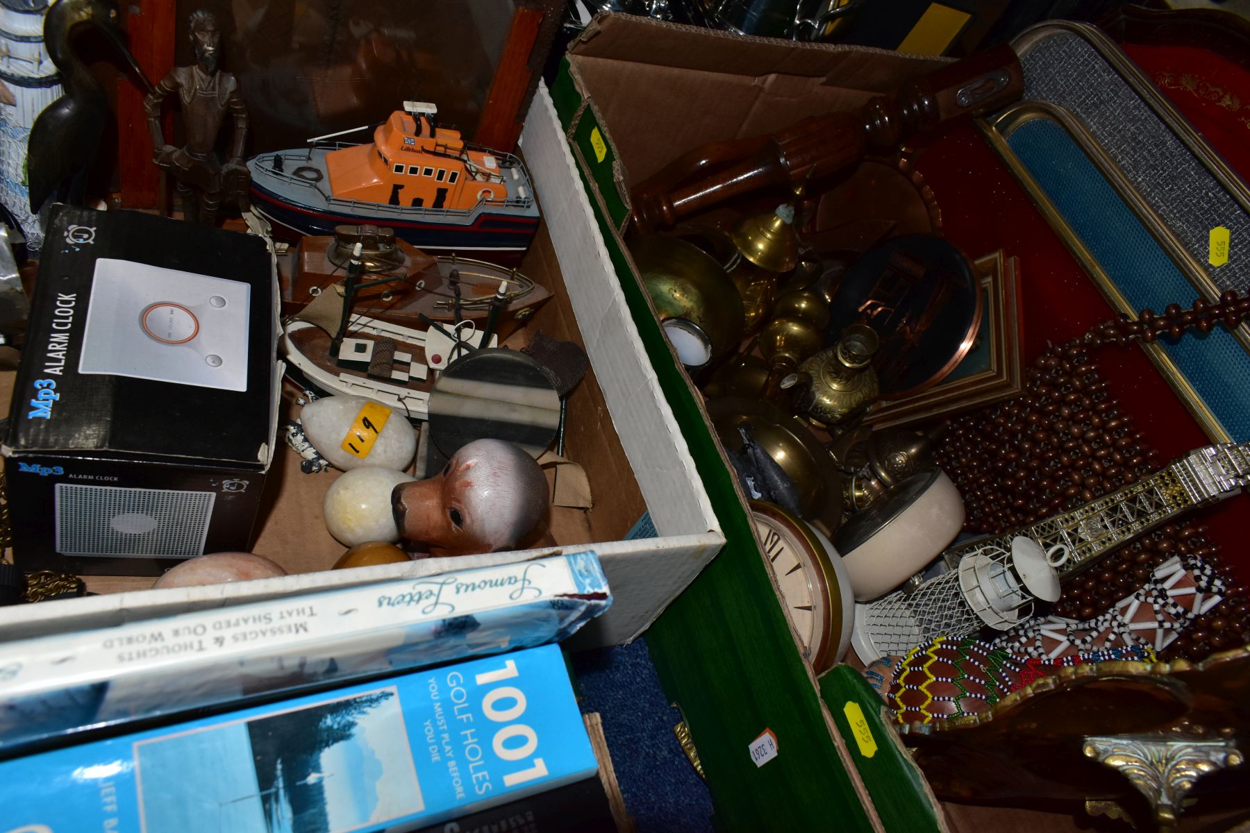 FIVE BOXES OF GAMES, CERAMICS, METALWARE, A QUANTITY OF DOLLS AND SOFT TOYS, to include Ceccon vinyl - Bild 12 aus 12