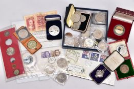 A BIRMINGHAM MINT BOXED 9CT GOLD CHARLES AND DIANA 18.3 GR 32MM AND HALLMARKED FOR THE ST PAULS