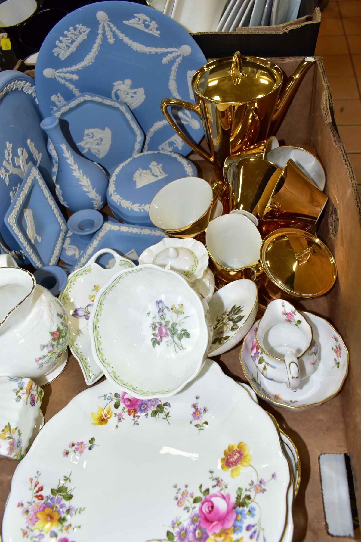 THREE BOXES OF WEDGWOOD PALE BLUE JASPERWARE, ROYAL WORCESTER 'BALMORAL' PLATES AND OTHER ASSORTED - Image 7 of 8