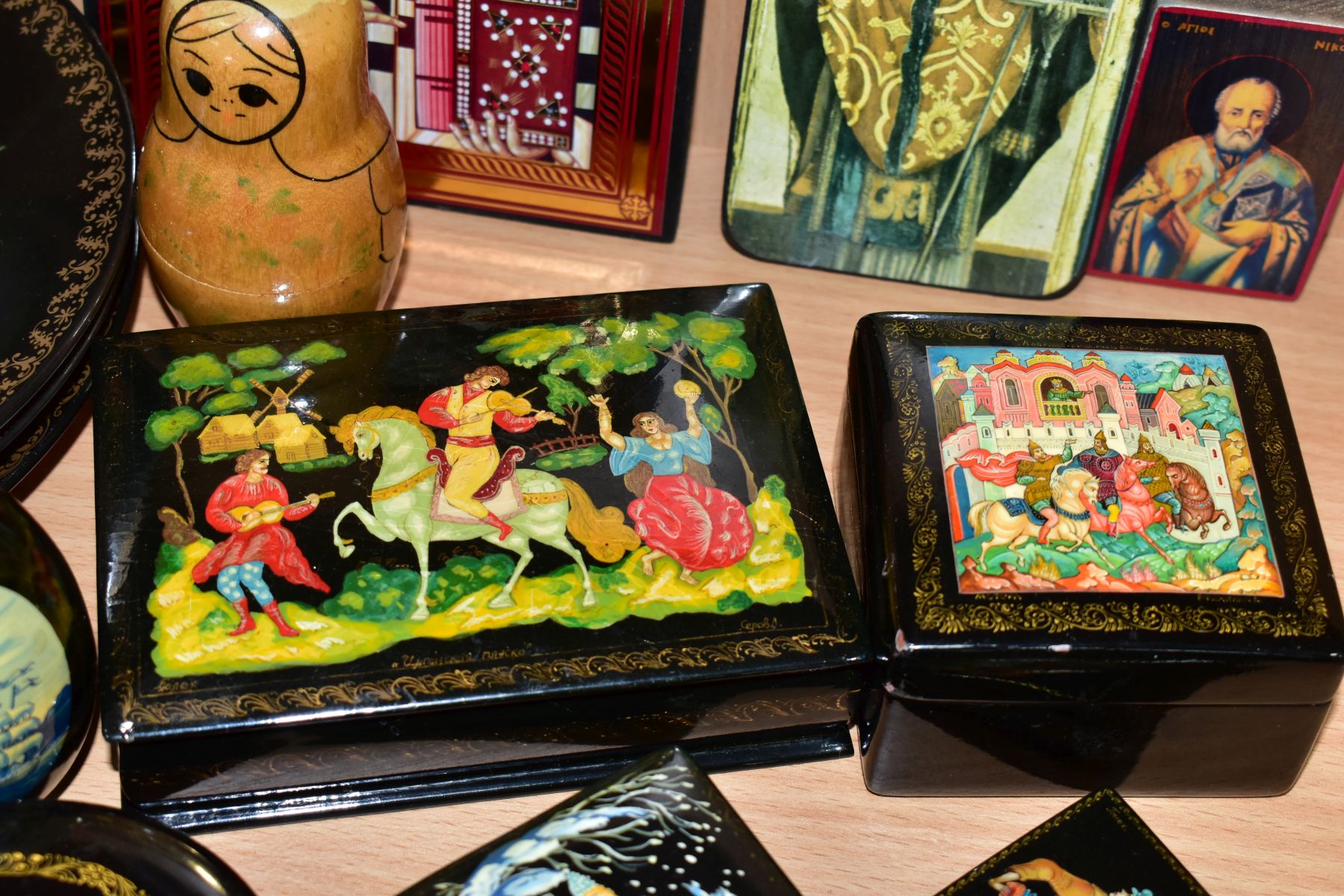 A SMALL COLLECTION OF DECORATIVE RUSSIAN ITEMS, including a set of four modern collectors plates, - Image 4 of 13