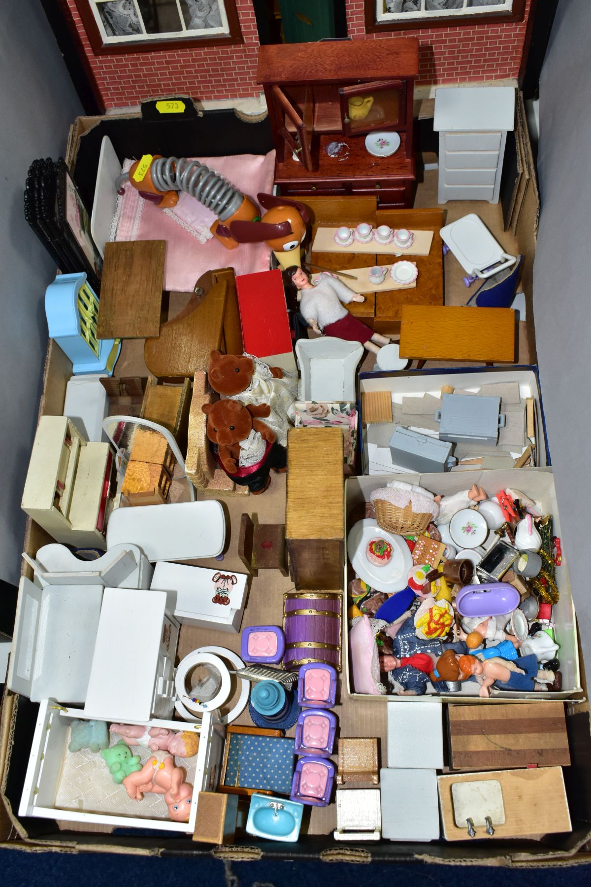 A WOODEN DOLLS HOUSE, modelled as a two storey town house, front opening to reveal two rooms, - Bild 3 aus 9