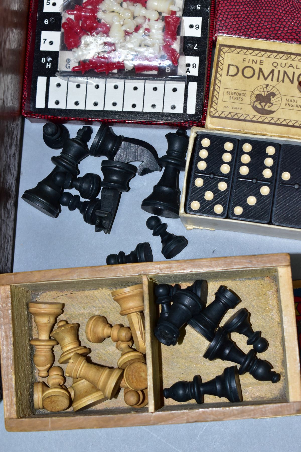 A WOODEN BOX CONTAINING A BOXED SET OF TSL BOXWOOD CHESSMEN, a boxed set of Crystalate dominoes, - Image 2 of 5