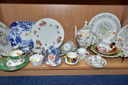 A GROUP OF CERAMICS, to include various cabinet cups and saucers (Dresden, Copeland China,