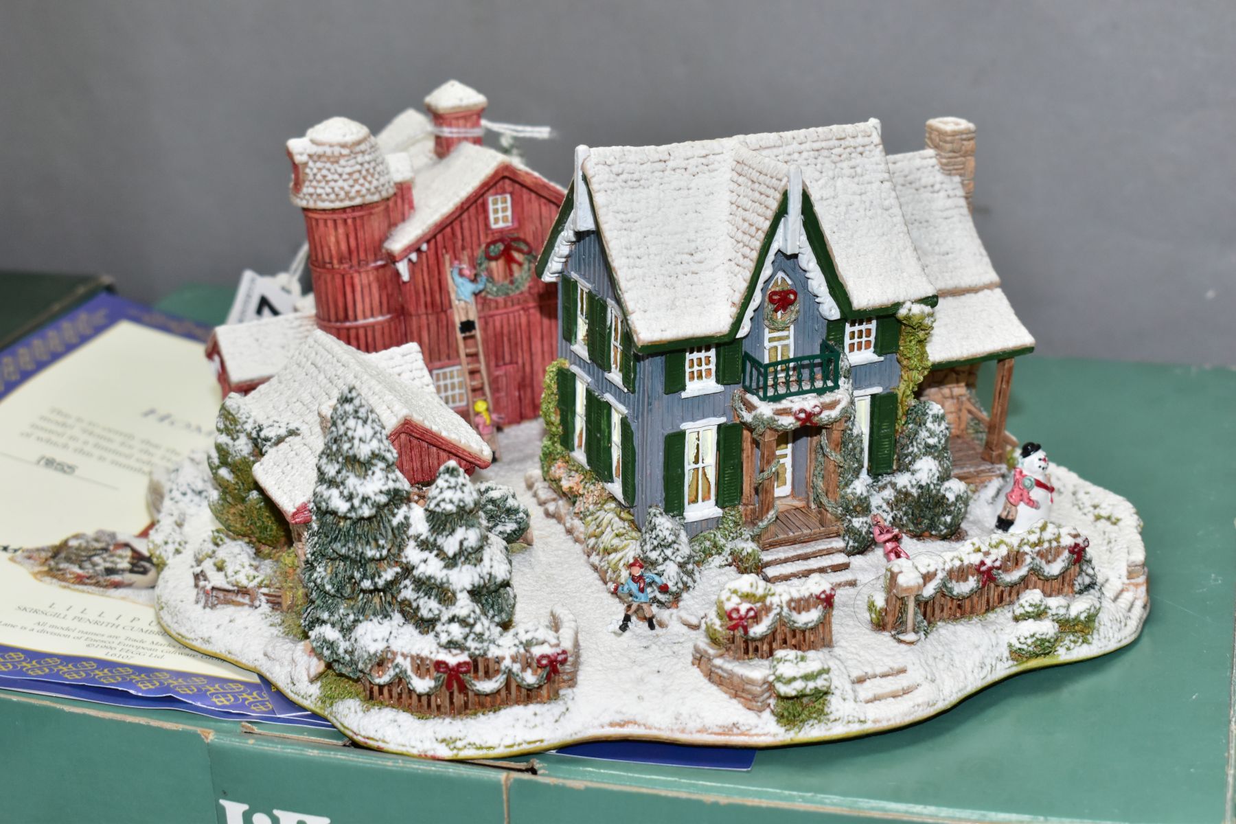 A BOXED LIMITED EDITION LILLIPUT LANE SCULPTURE, 'Home for The Holidays' from Christmas In America - Bild 2 aus 5