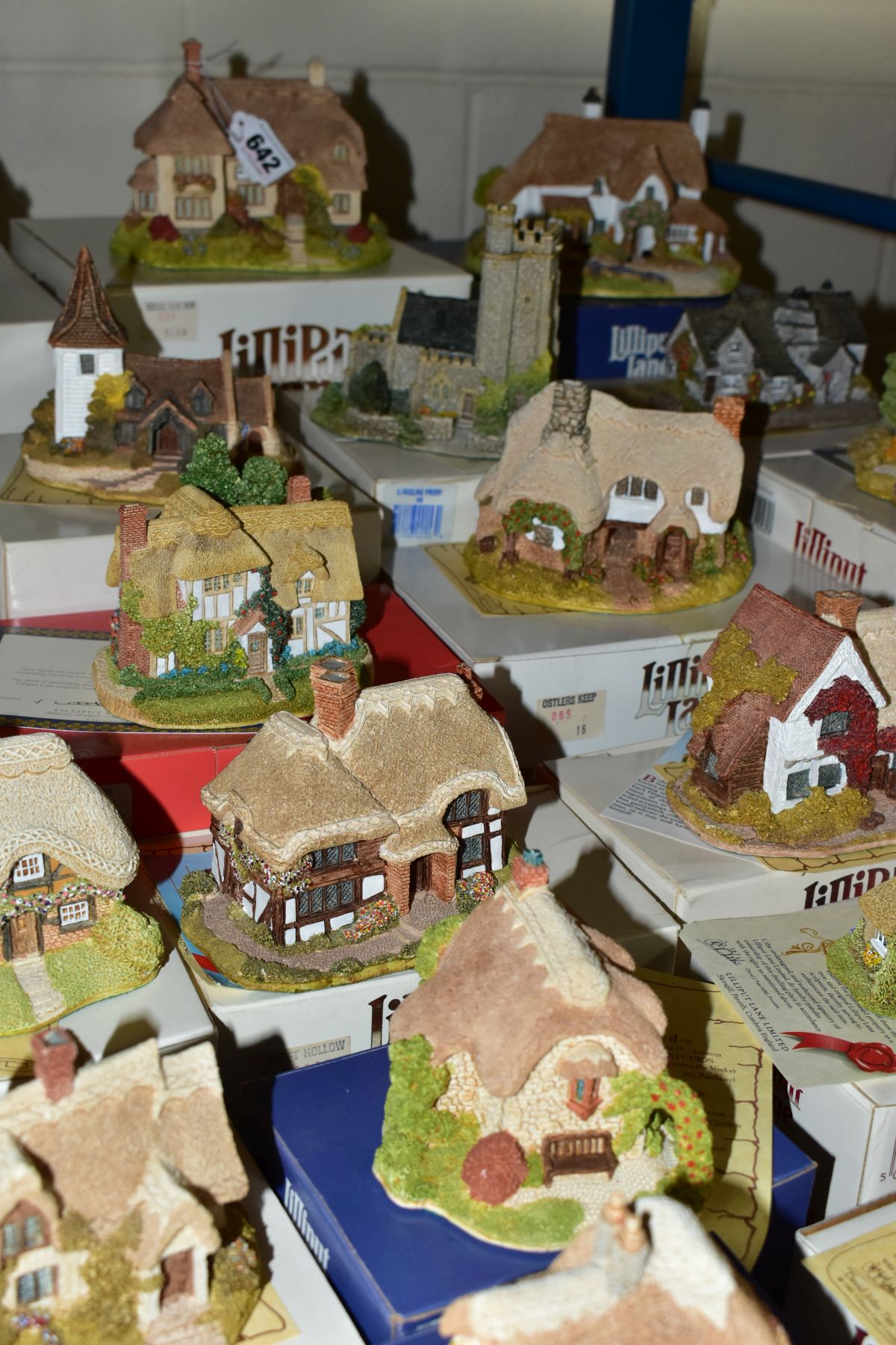 THIRTY THREE BOXED LILLIPUT LANE SCULPTURES FROM SOUTH EAST AND SOUTH WEST COLLECTIONS, all with - Bild 16 aus 22