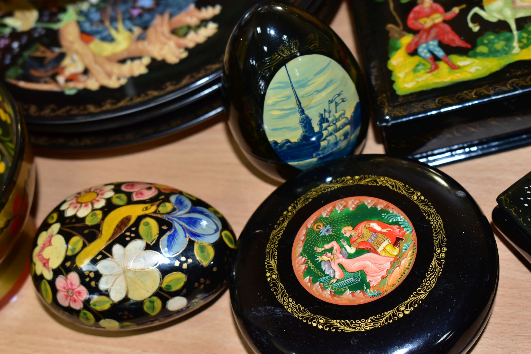 A SMALL COLLECTION OF DECORATIVE RUSSIAN ITEMS, including a set of four modern collectors plates, - Image 6 of 13